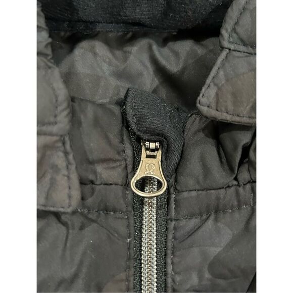 Lululemon Vest with Hood sz 6 - Picture 4 of 5